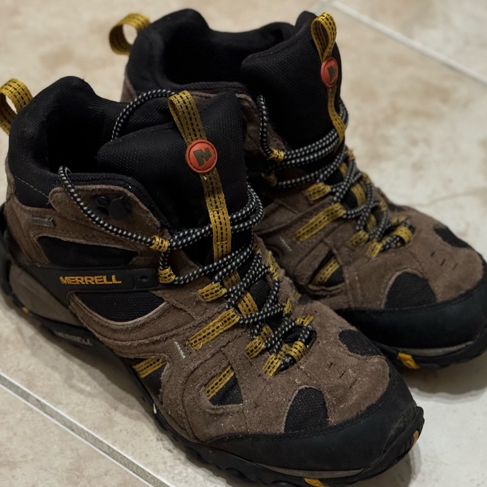 Merrell yokata size 9 men’s shoes